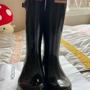 Kids original gloss Hunter rain boots. Black w/silver reflective details
